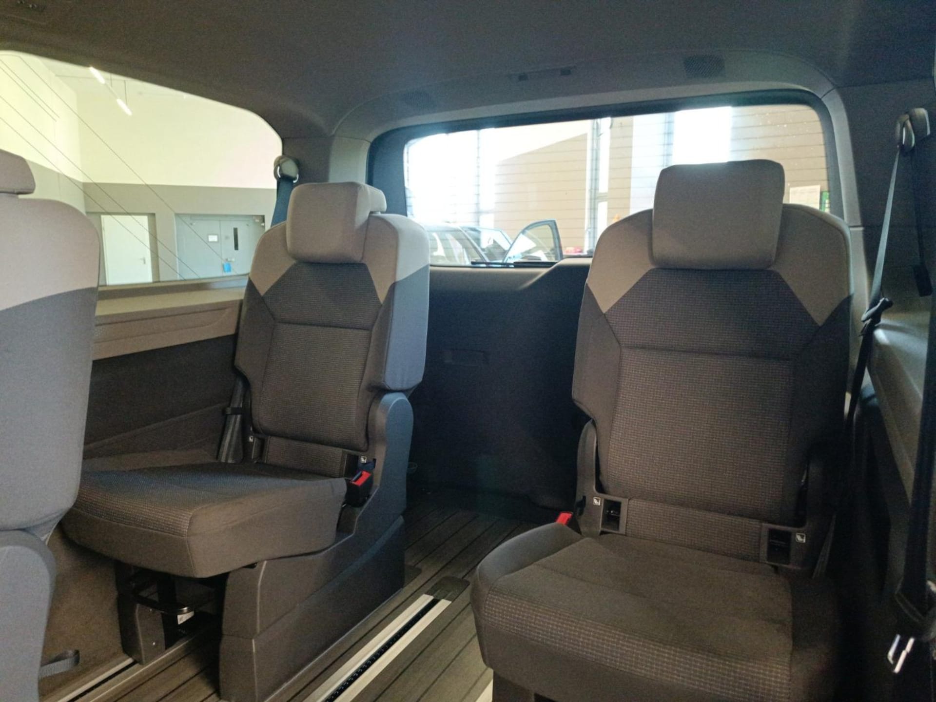 Volkswagen Multivan Langversion Basis-Modell
