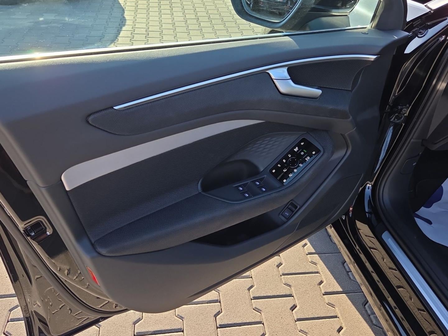 Bild über Audi A6 Avant TDI quattro 150 kW S tronic - für weitere Informationen kontaktieren Sie den Audi Partner