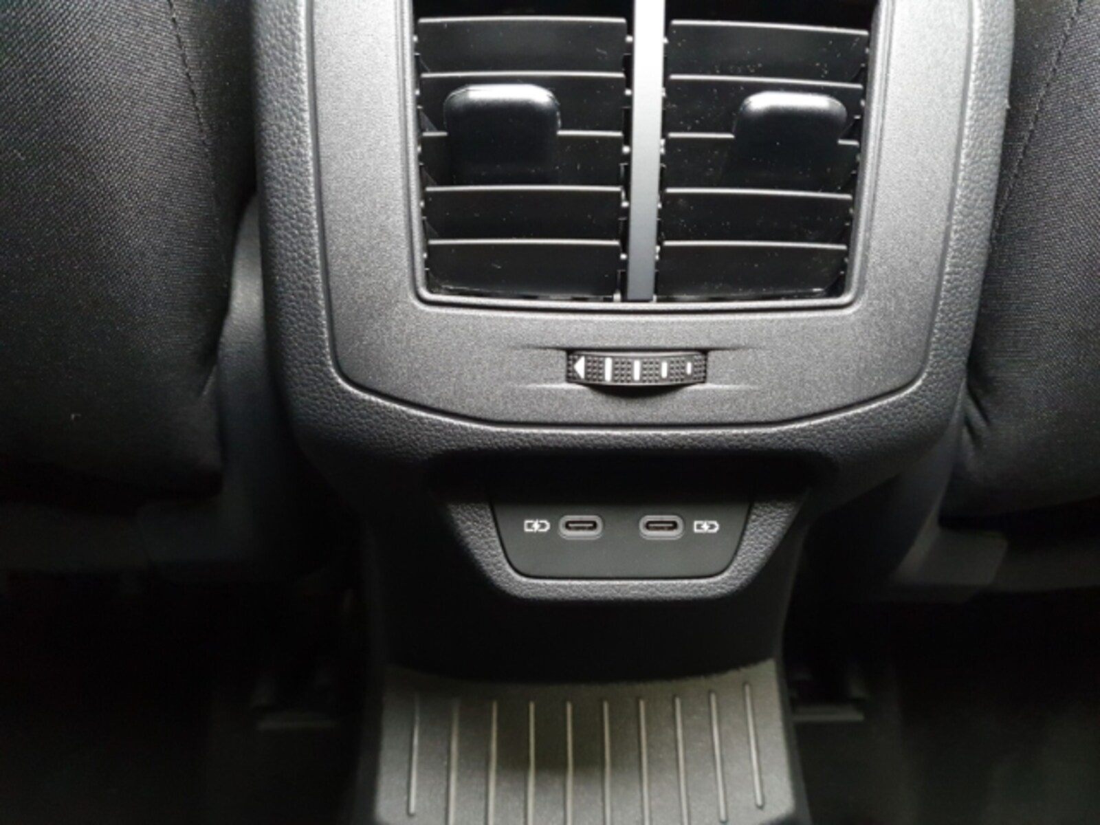 Volkswagen T-Roc – Bild 12