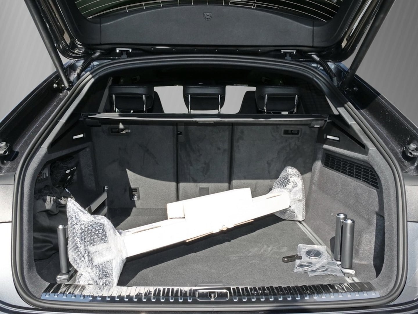 Bild über Audi Q8 SUV 50 TDI quattro tiptronic - für weitere Informationen kontaktieren Sie den Audi Partner