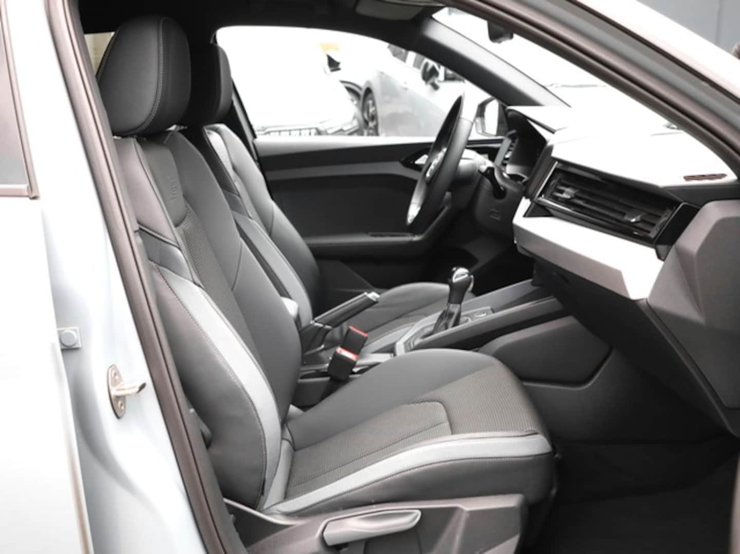 Bild über Audi A1 Sportback S line 35 TFSI S tronic - für weitere Informationen kontaktieren Sie den Audi Partner