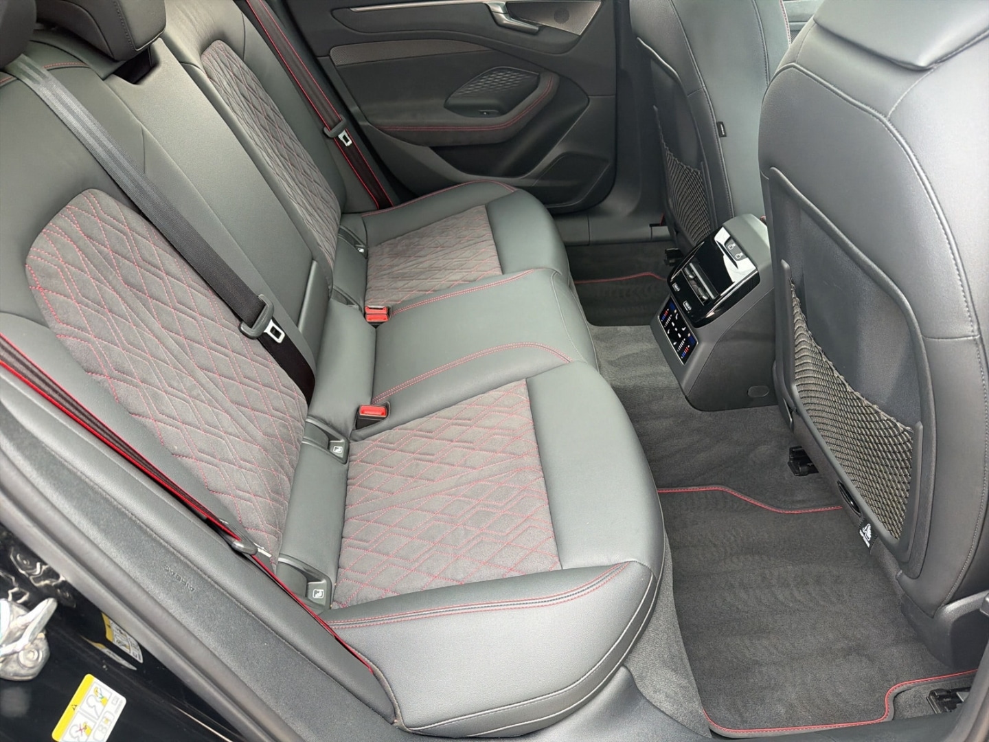 Bild über Audi A6 Avant TFSI quattro 270 kW S tronic - für weitere Informationen kontaktieren Sie den Audi Partner