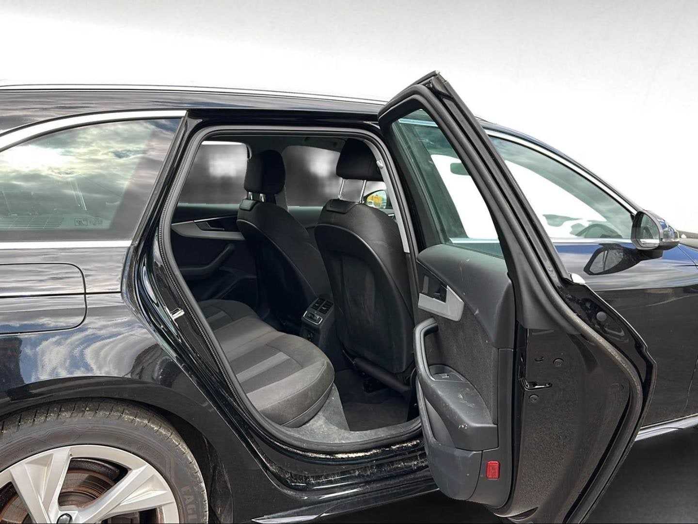 Bild über Audi A4 Avant S line 40 TFSI S tronic - für weitere Informationen kontaktieren Sie den Audi Partner