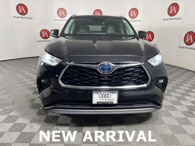 Used 2020 Toyota Highlander Platinum with VIN 5TDEBRCHXLS009862 for sale in Richfield, Minnesota