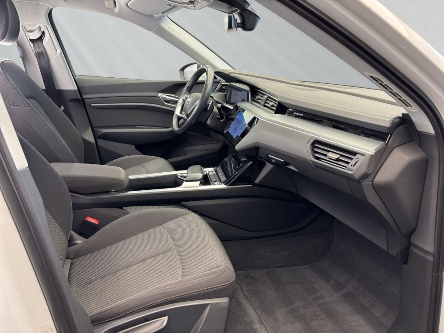 Bild über Audi e-tron 55 quattro - für weitere Informationen kontaktieren Sie den Audi Partner
