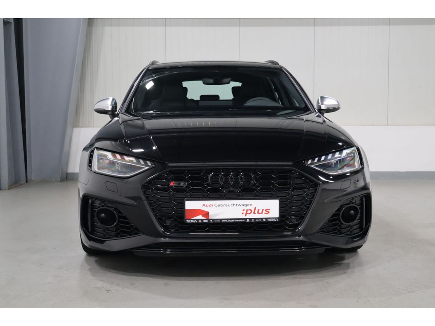 Bild über Audi RS 4 Avant TFSI quattro tiptronic - für weitere Informationen kontaktieren Sie den Audi Partner