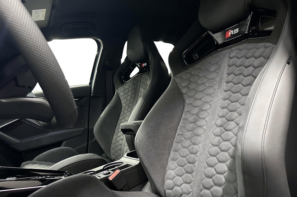 Bild som visar&nbsp;Audi RS 3 Sportback&nbsp;RS 3 Sportback 400 hk S tronic - för mer information kontakta din Audi Partner