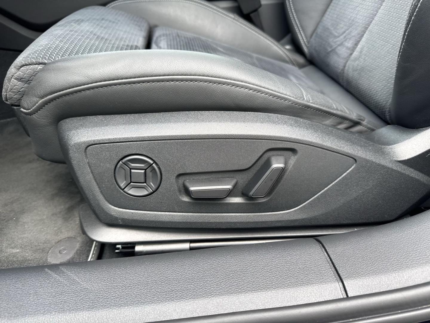 Bild über Audi S6 Avant TDI quattro tiptronic - für weitere Informationen kontaktieren Sie den Audi Partner