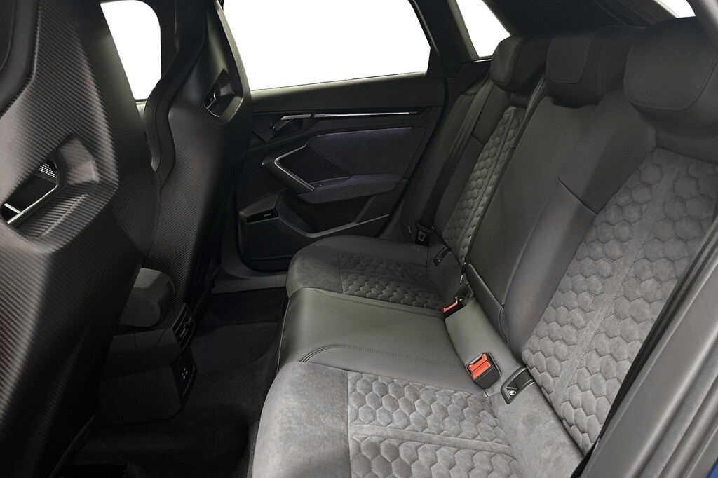 Bild som visar&nbsp;Audi RS 3 Sportback&nbsp;RS 3 Sportback 400 hk S tronic - för mer information kontakta din Audi Partner