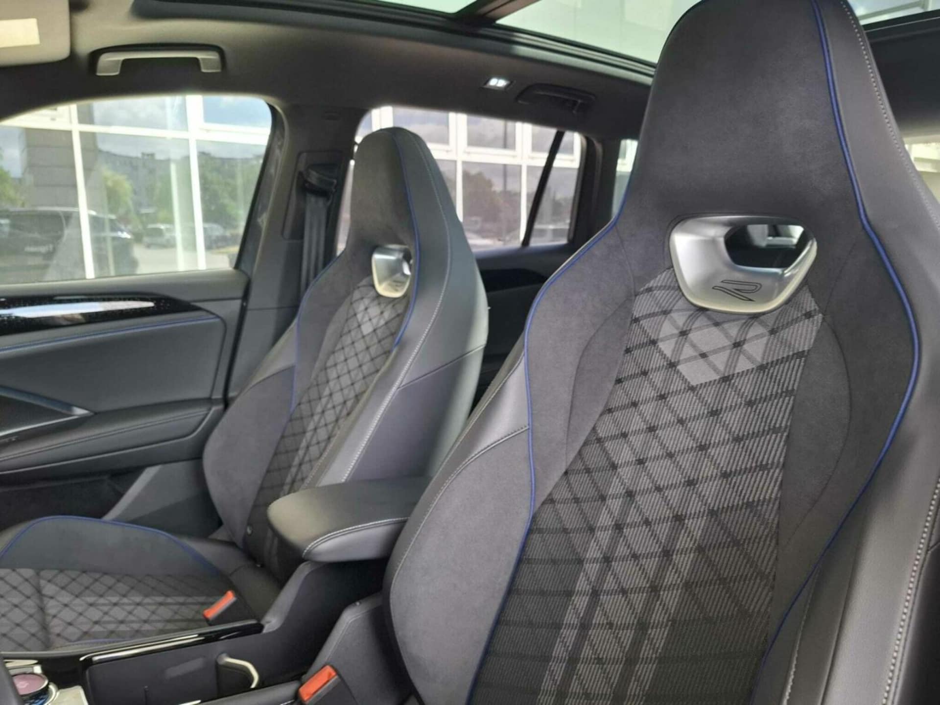 Volkswagen Tiguan R-Line Plus