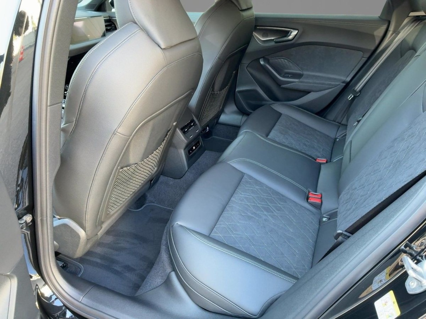 Bild über Audi A5 Limousine e-hybrid e-hybrid quattro 270 kW S tronic - für weitere Informationen kontaktieren Sie den Audi Partner