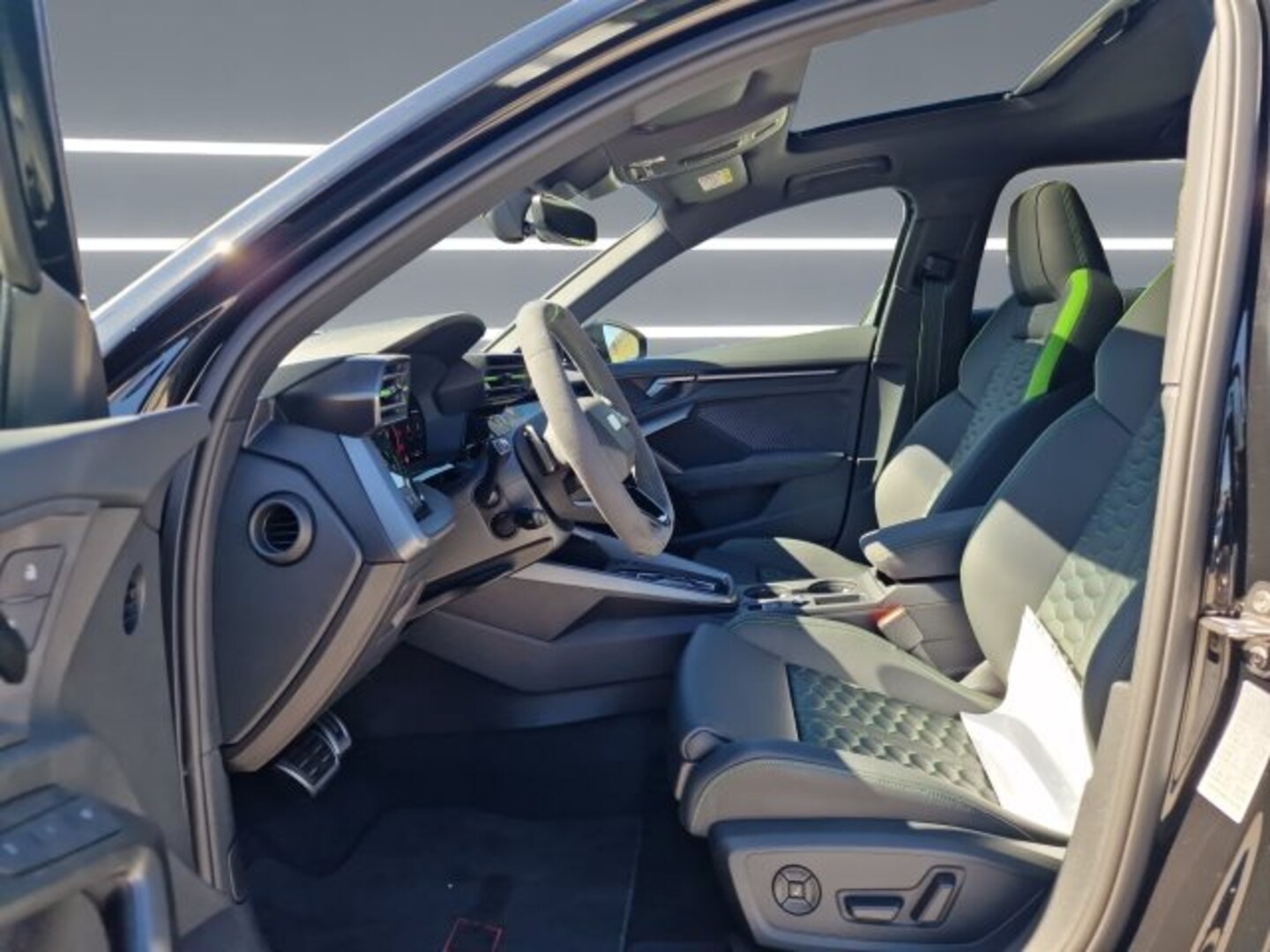Bild über Audi RS 3 Sportback TFSI quattro 294 kW S tronic - für weitere Informationen kontaktieren Sie den Audi Partner