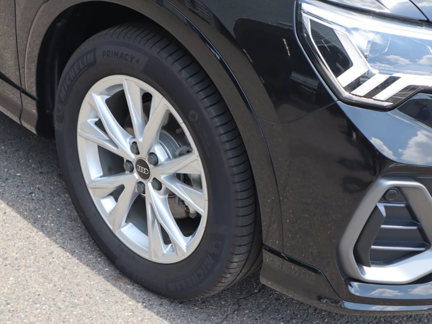 Audi Q3 35 TFSI S line 110(150) kW(PS) S tronic for more details contact your dealer