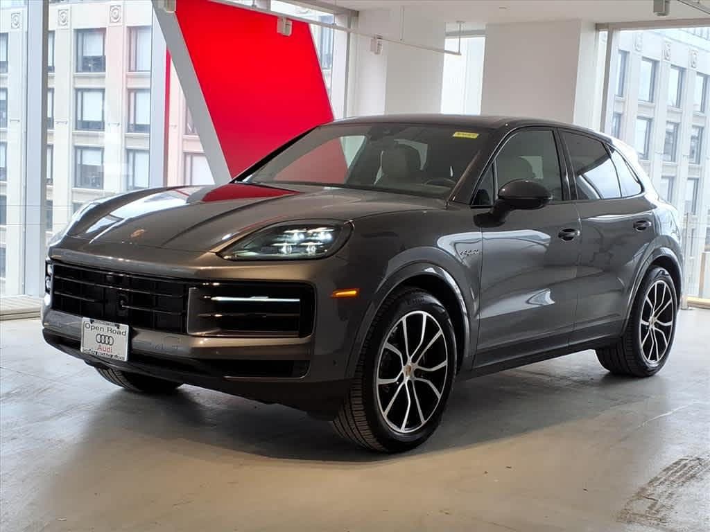 2025 Porsche Cayenne E-Hybrid's photo