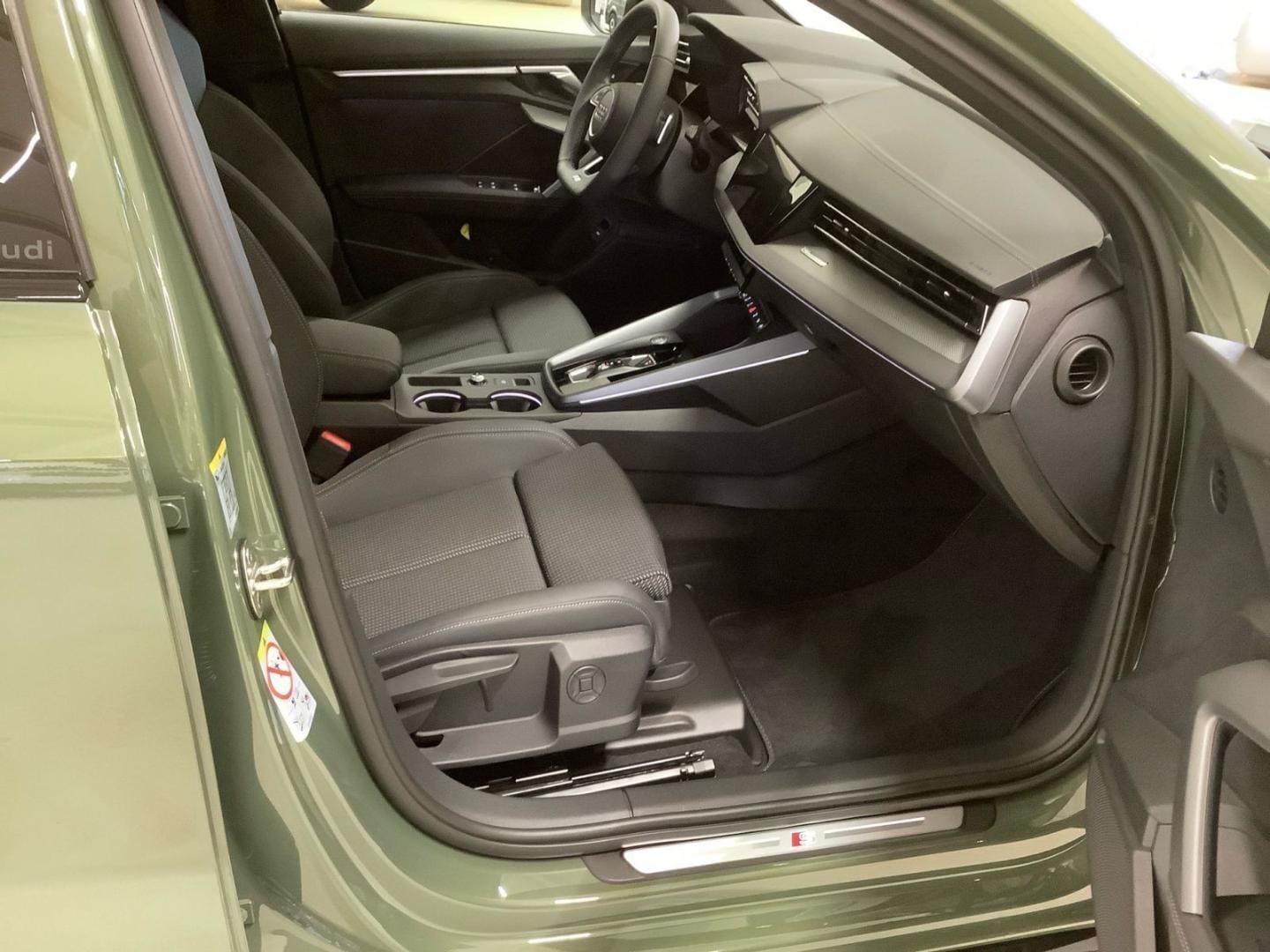 Bild über Audi A3 Sportback S line 35 TFSI S tronic - für weitere Informationen kontaktieren Sie den Audi Partner