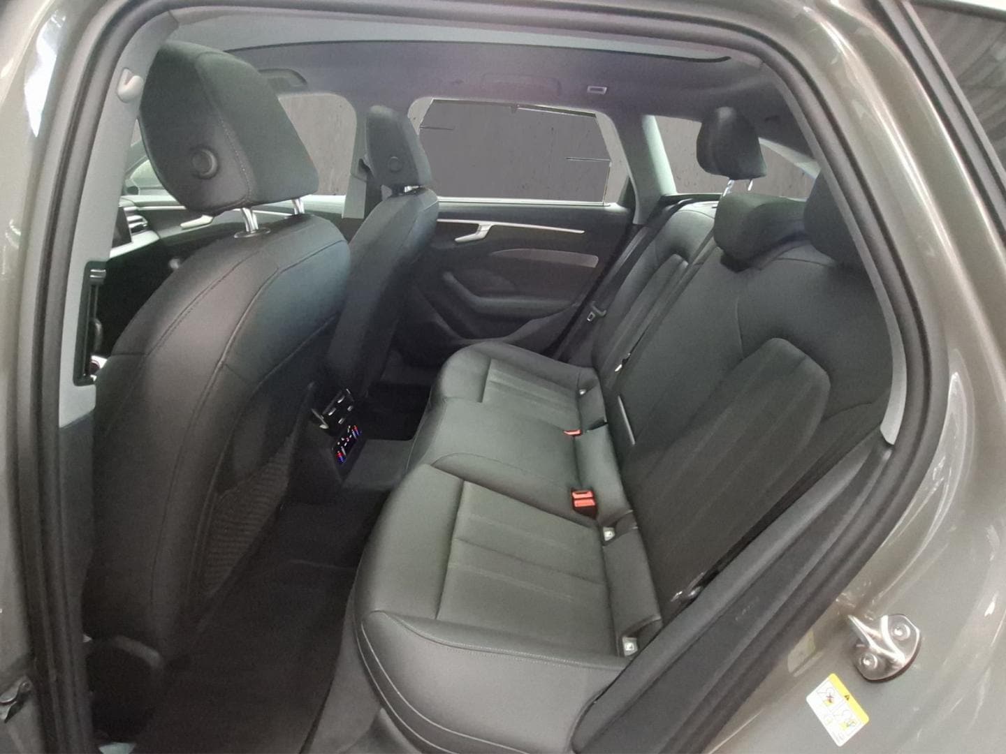 Bild über Audi A6 Avant TDI 150 kW S tronic - für weitere Informationen kontaktieren Sie den Audi Partner