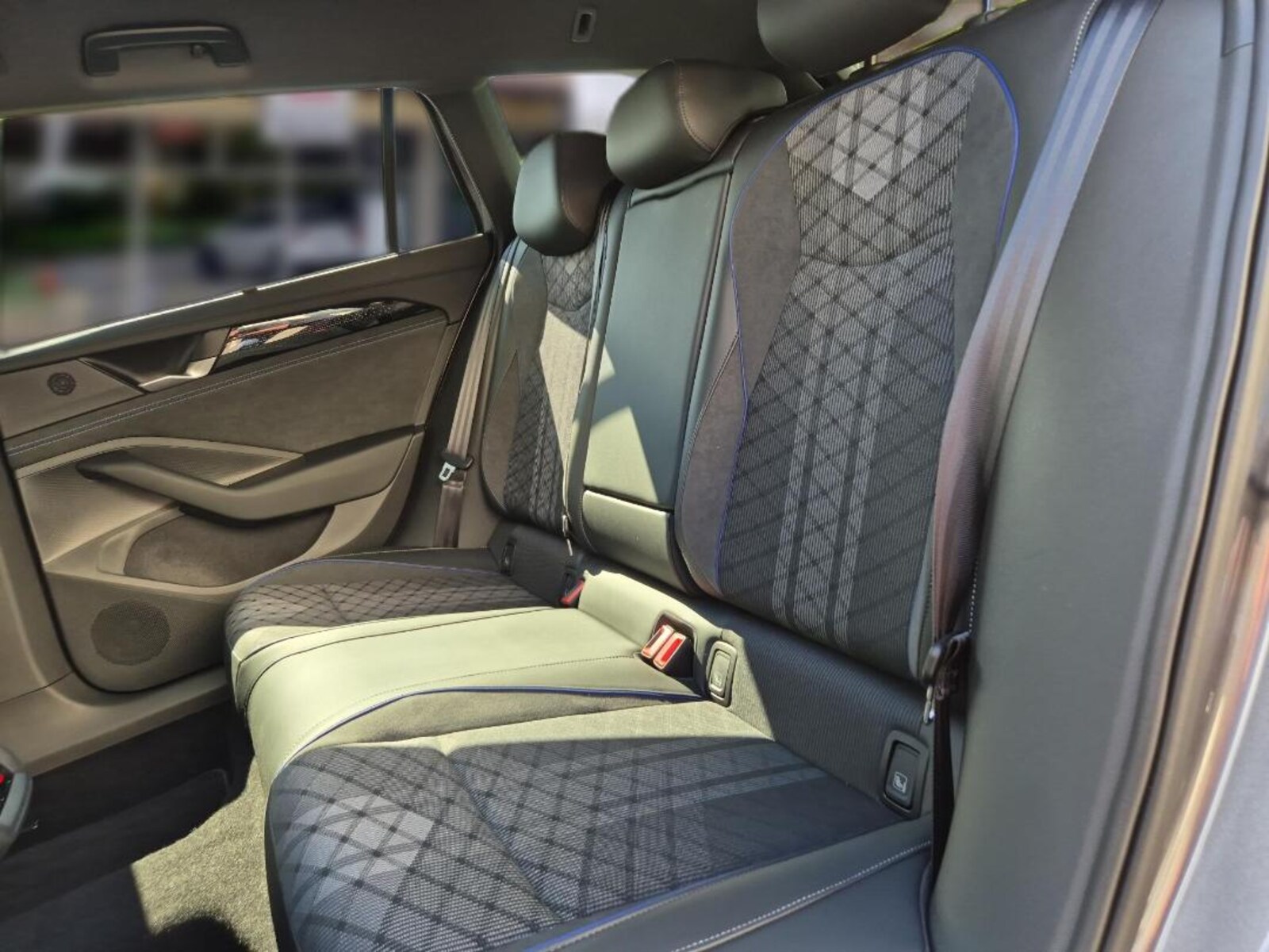 Volkswagen Passat – Bild 11