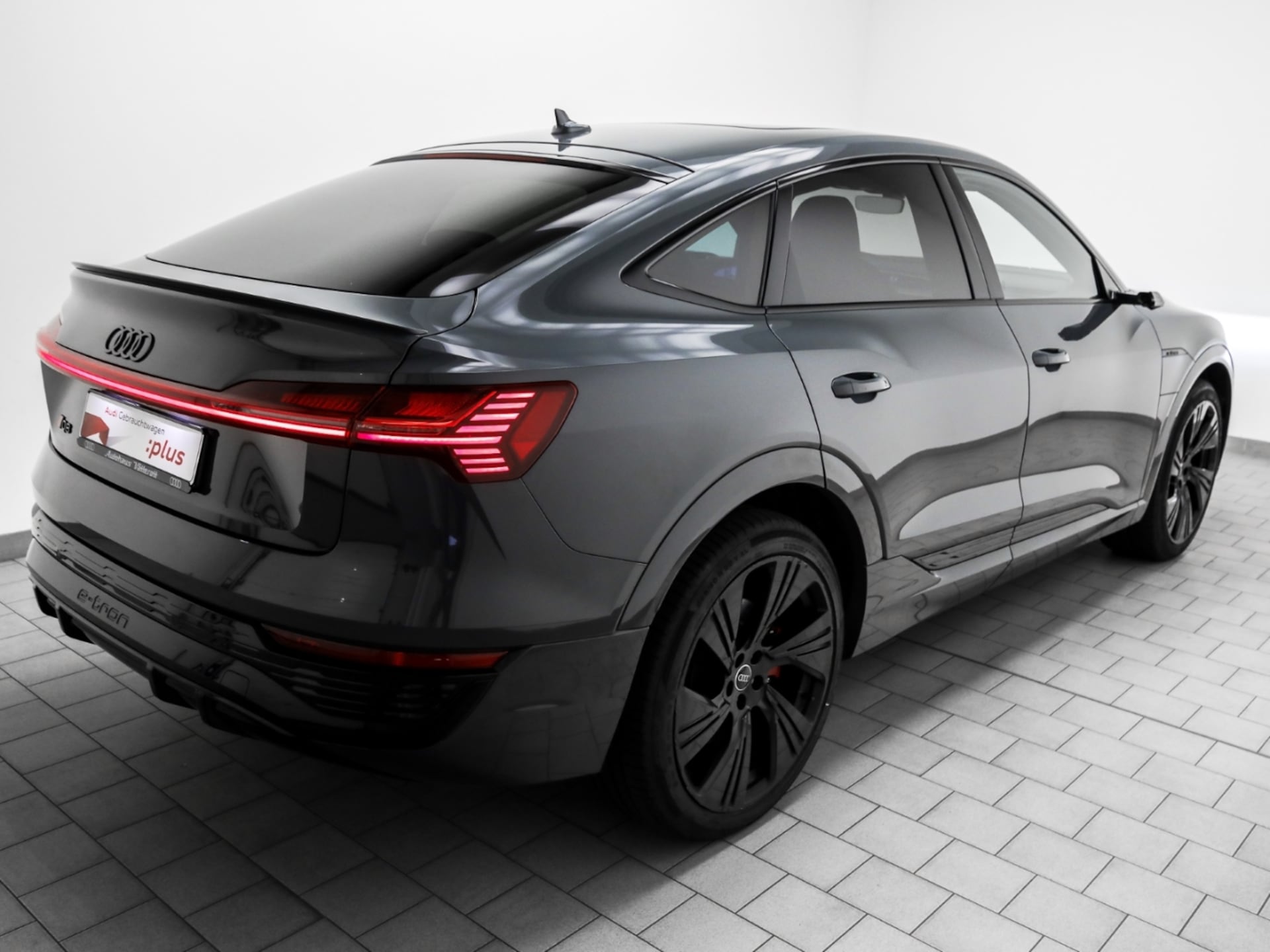Audi Q8 Sportback e-tron S line