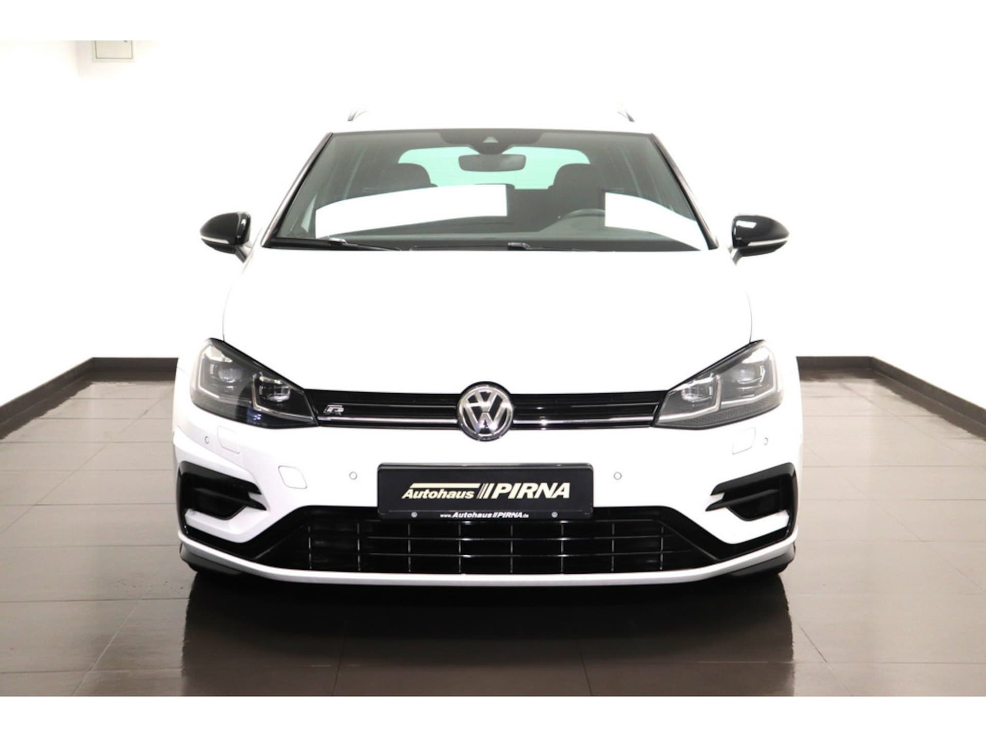 Volkswagen Golf Variant R