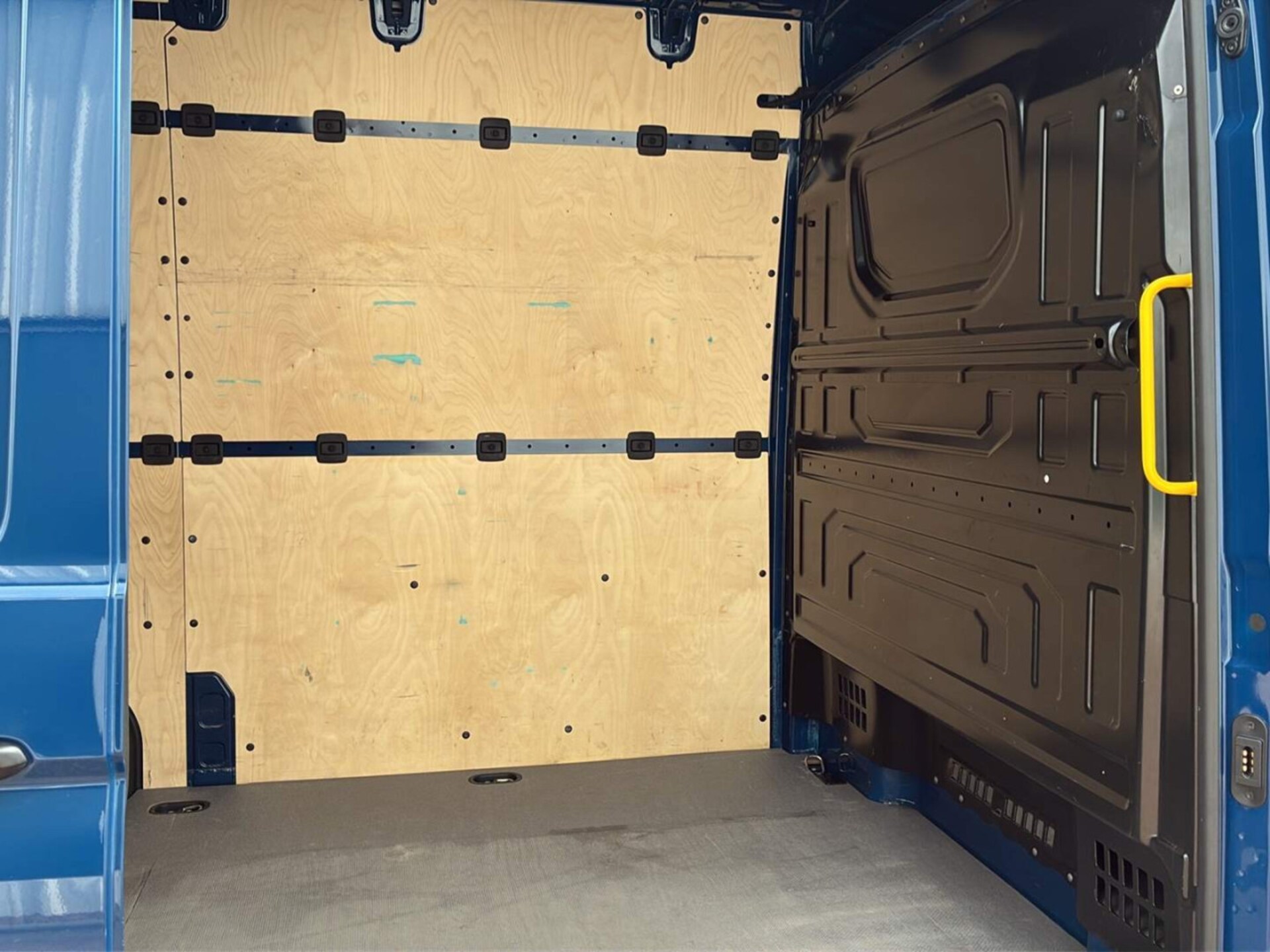 Volkswagen Crafter Kasten mittlerer Radstand