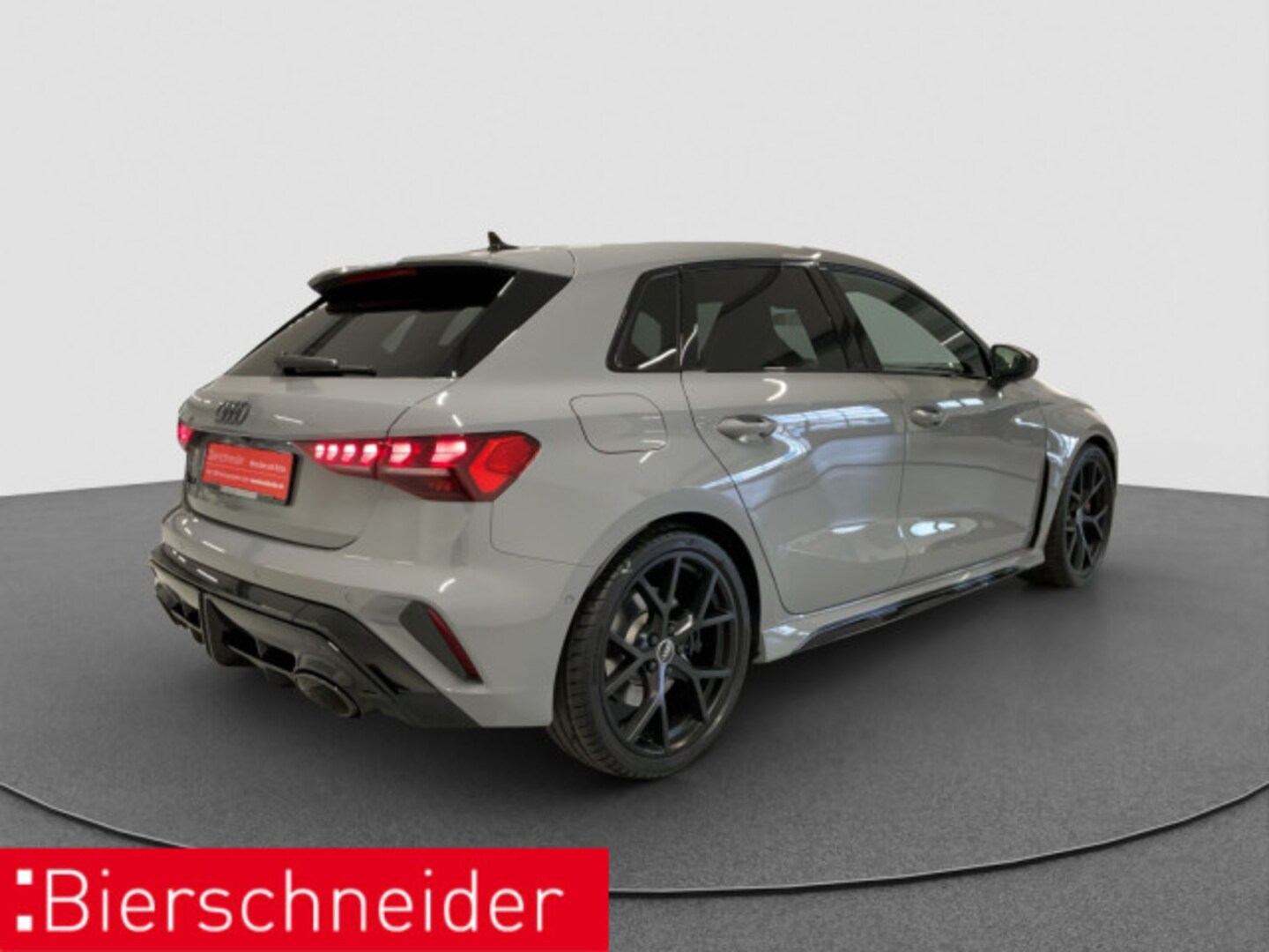 Bild über Audi RS 3 Sportback TFSI quattro 294 kW S tronic - für weitere Informationen kontaktieren Sie den Audi Partner