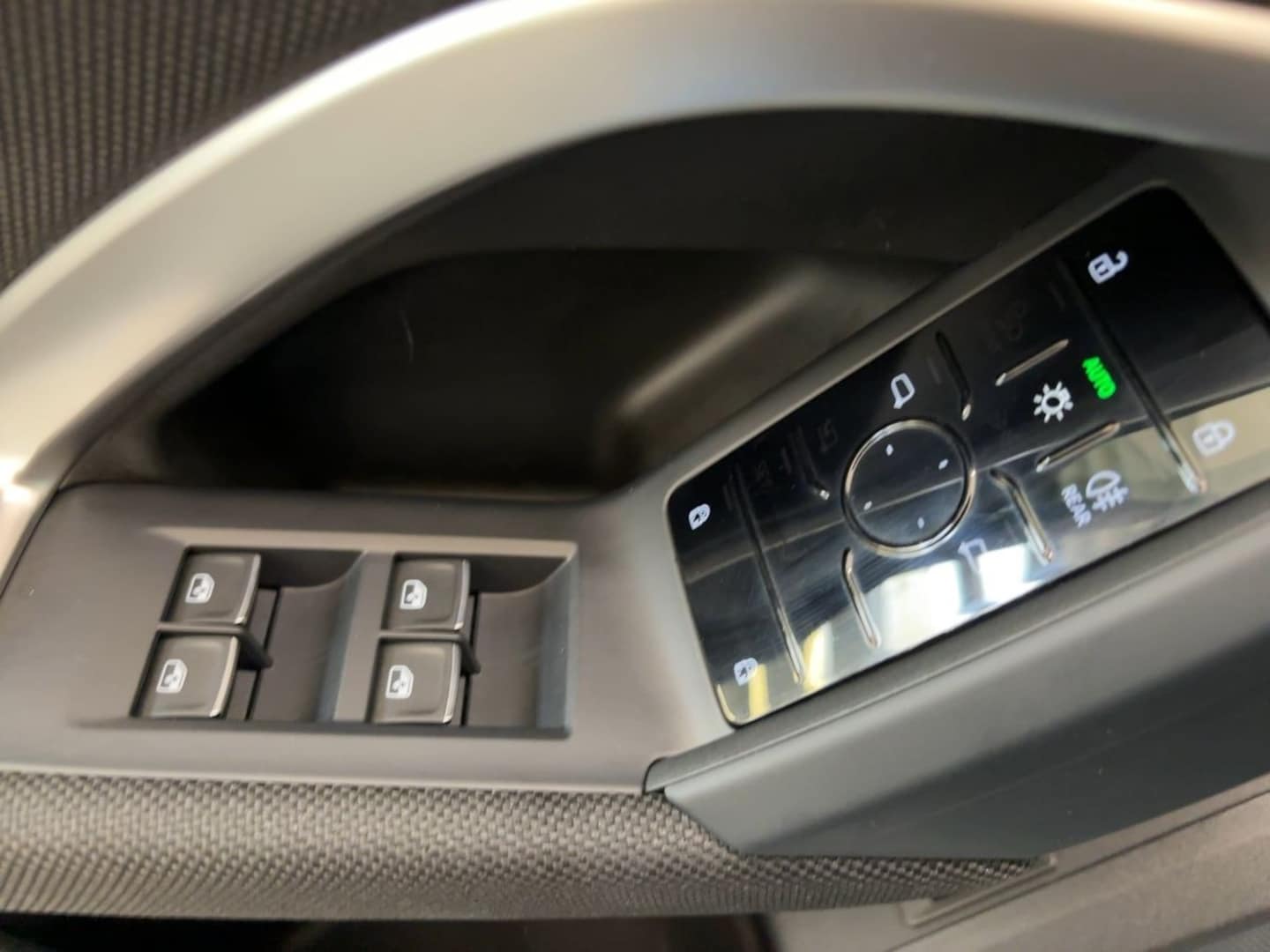 Bild über Audi Q5 SUV TDI quattro 150 kW S tronic - für weitere Informationen kontaktieren Sie den Audi Partner