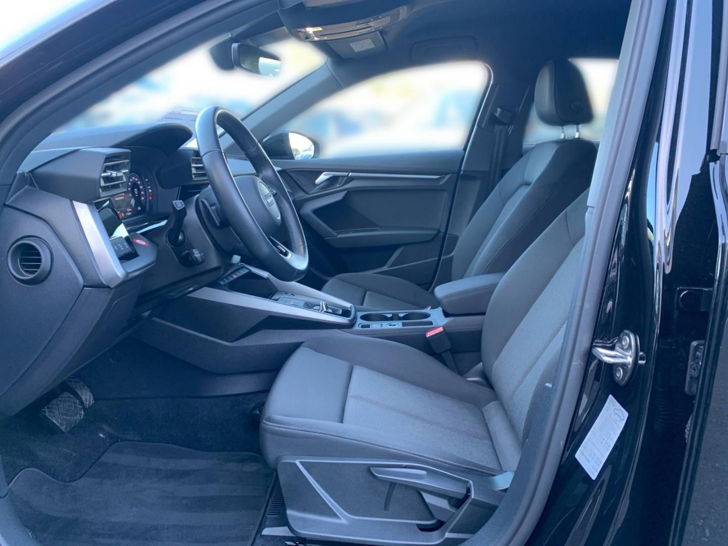 Bild über Audi A3 Sportback S line 35 TFSI S tronic - für weitere Informationen kontaktieren Sie den Audi Partner