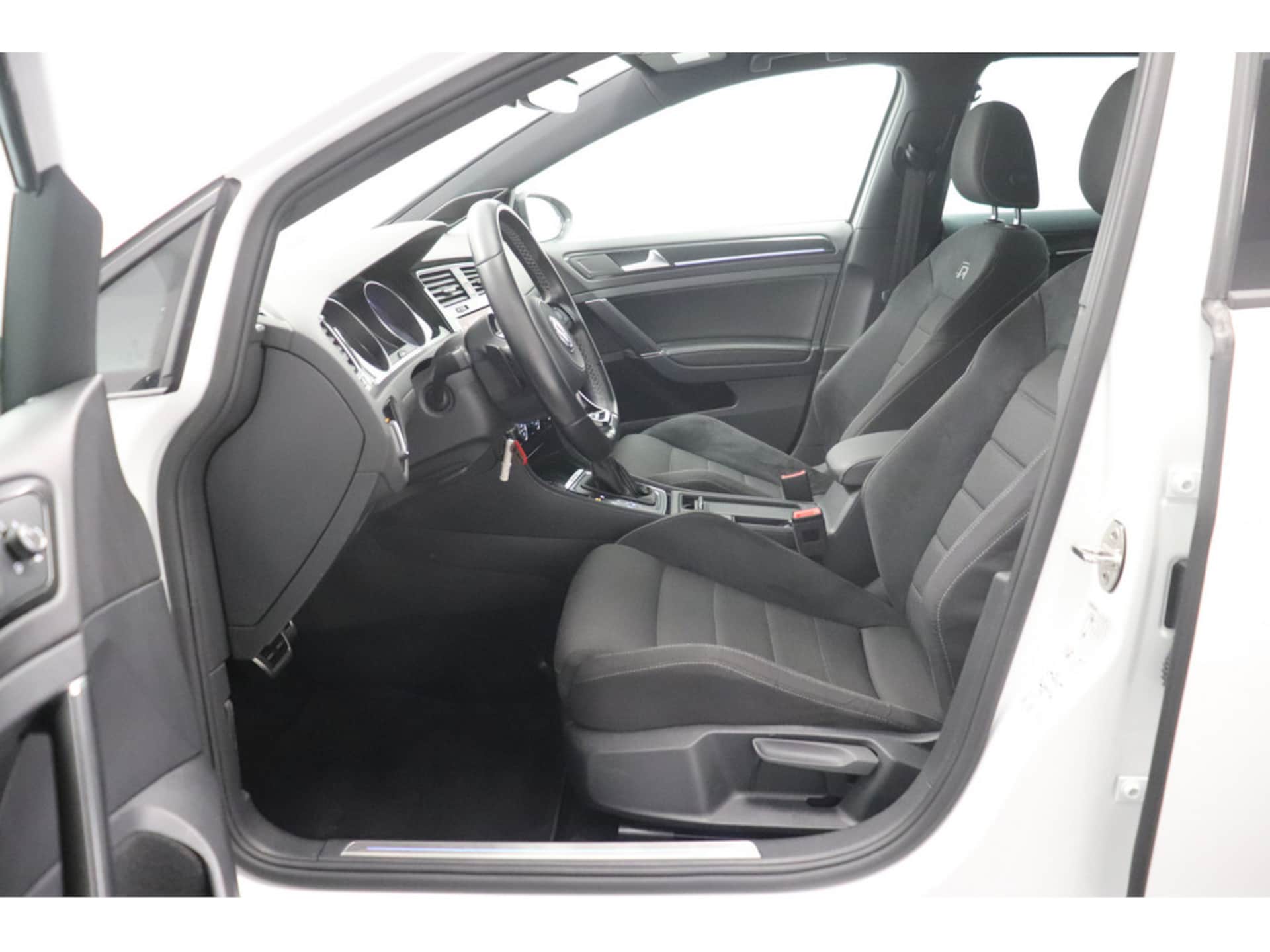 Volkswagen Golf Variant R