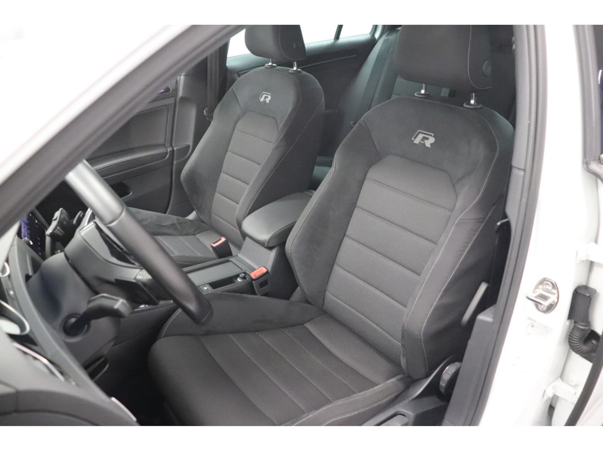 Volkswagen Golf Variant R