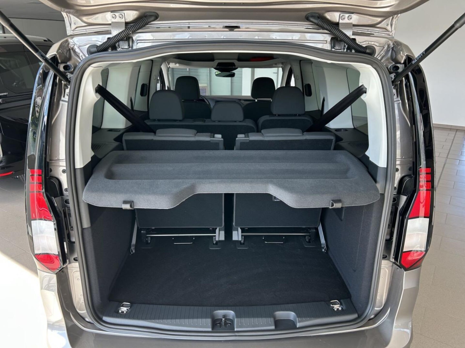 Volkswagen Caddy Maxi Basis-Modell