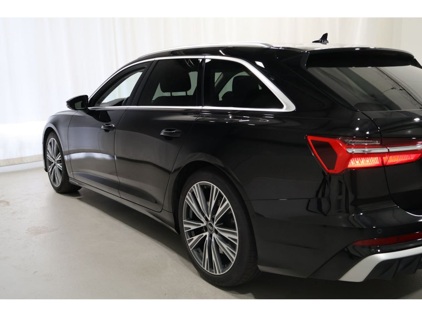 Bild über Audi S6 Avant TDI quattro tiptronic - für weitere Informationen kontaktieren Sie den Audi Partner