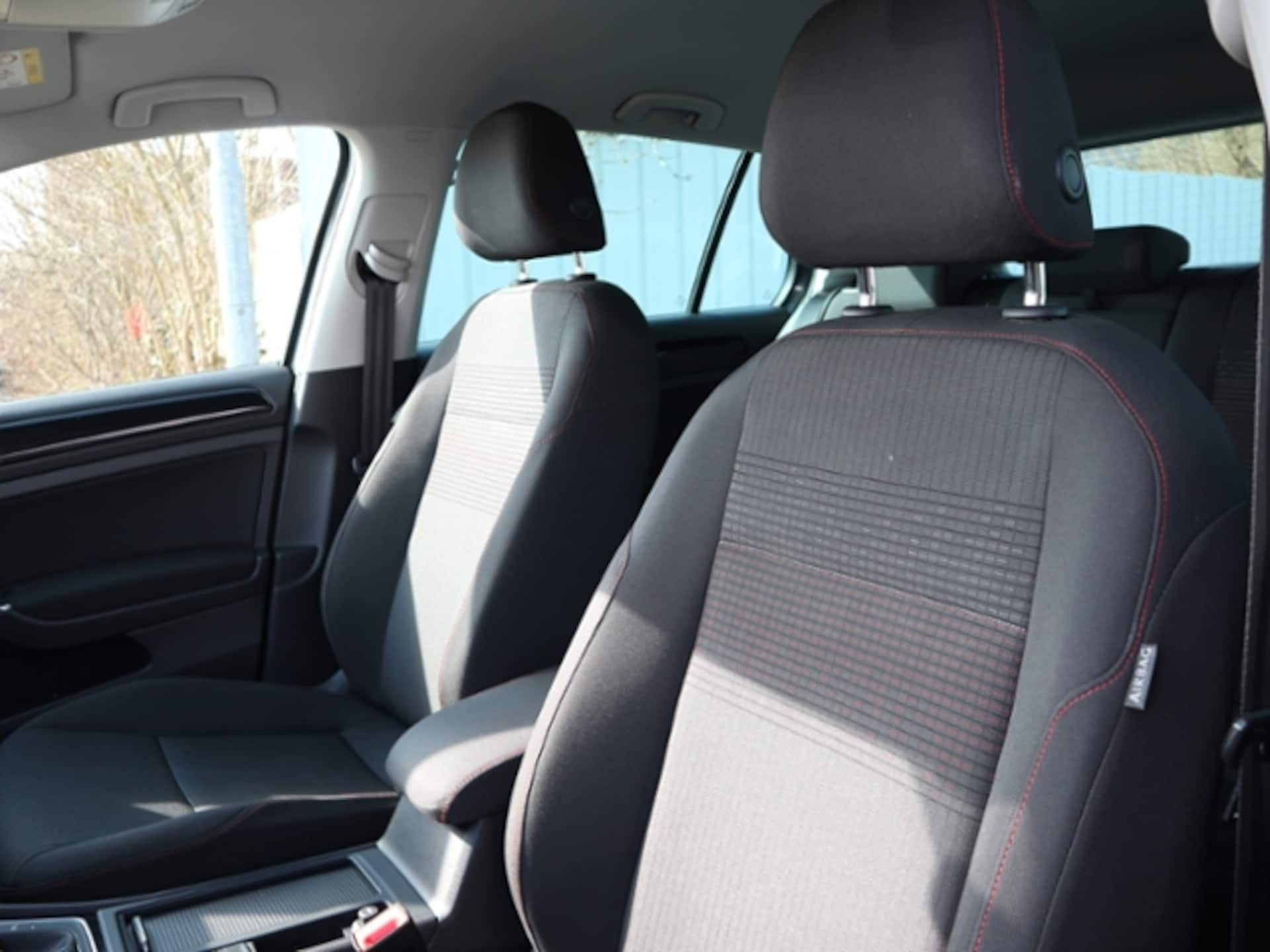 Volkswagen Golf SOUND