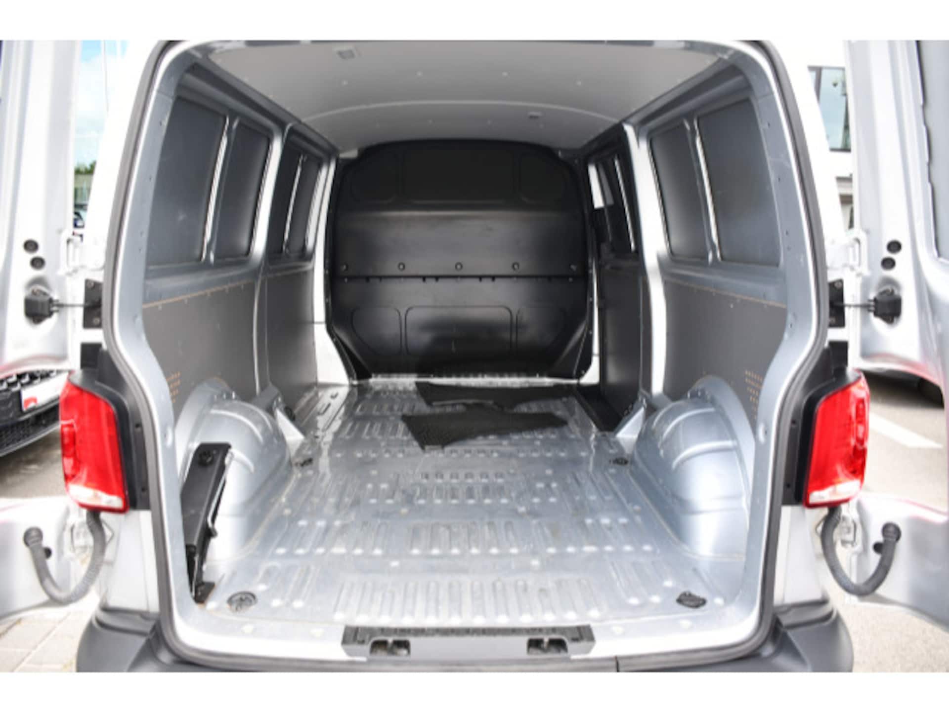 Volkswagen T6.1 Transporter Kasten langer Radstand