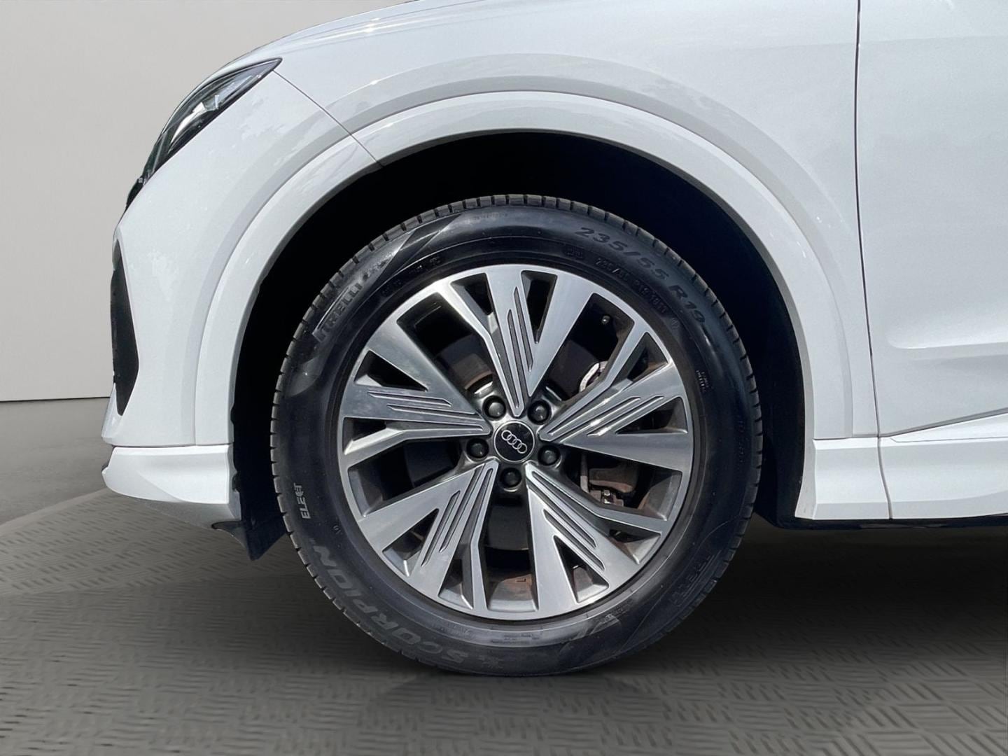 Bild über Audi Q4 e-tron 40 e-tron - für weitere Informationen kontaktieren Sie den Audi Partner