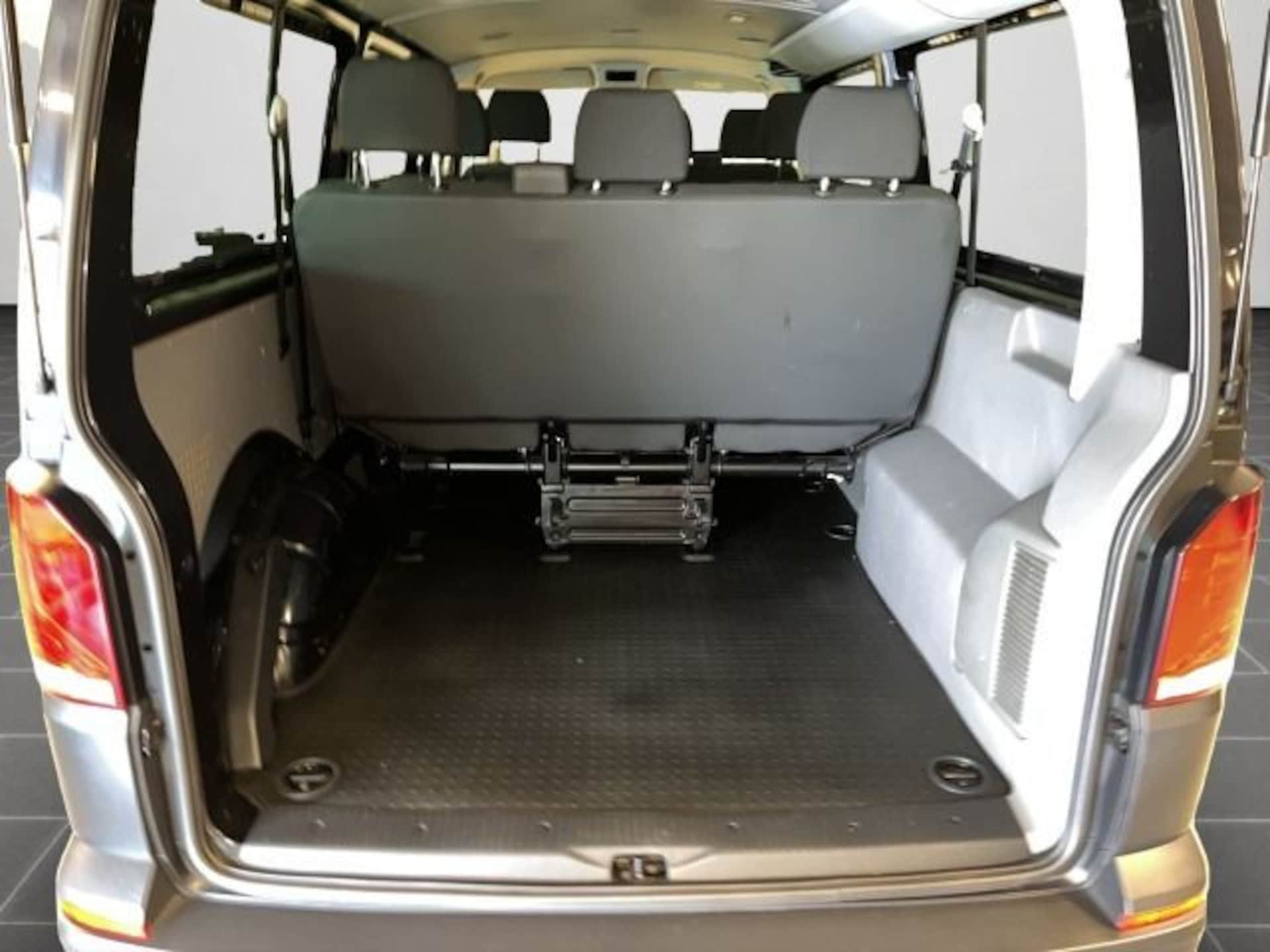 Volkswagen T6.1 Transporter Kombi langer Radstand
