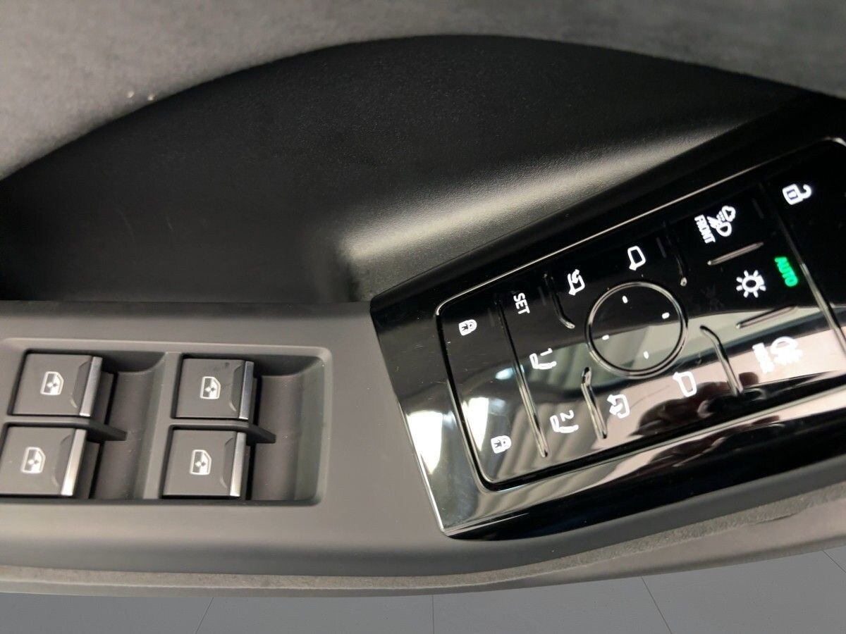 Image about Audi Q6 SUV e-tron e-tron quattro