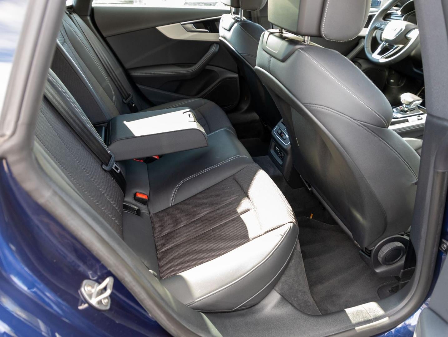Bild über Audi A5 Sportback S line business 40 TDI quattro S tronic - für weitere Informationen kontaktieren Sie den Audi Partner