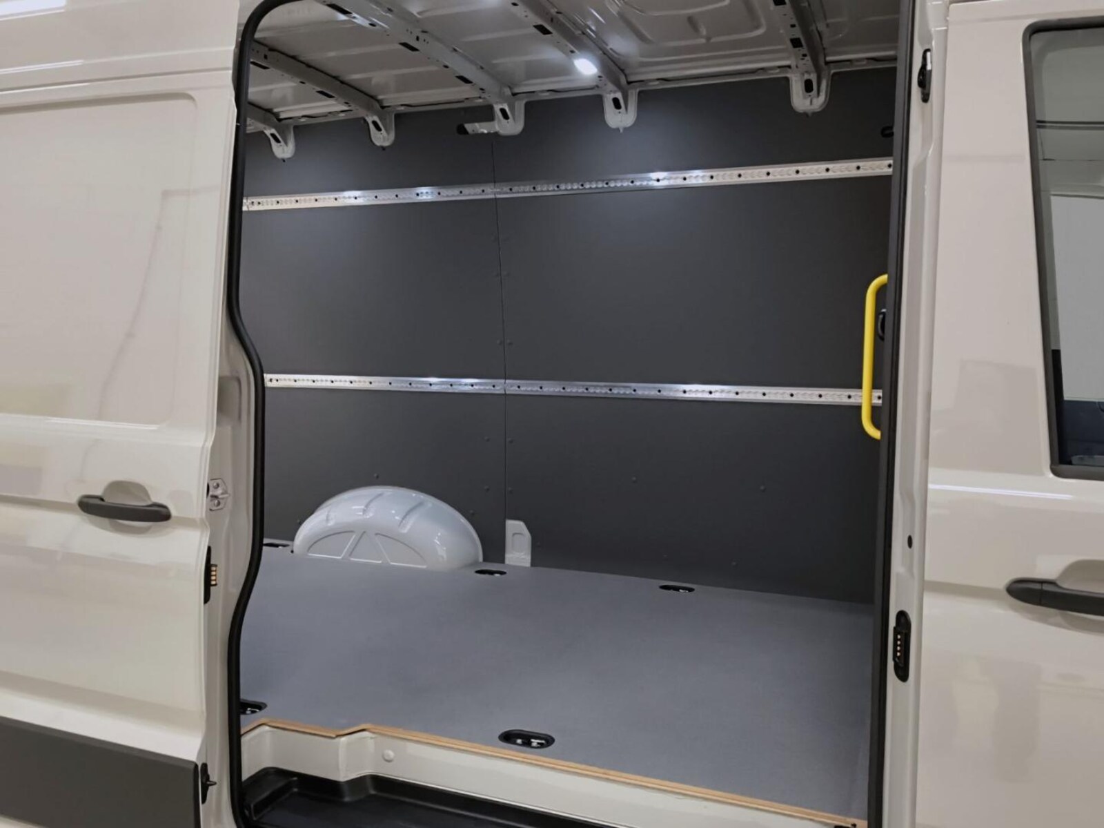 Volkswagen Crafter Kasten mittlerer Radstand – Bild 13