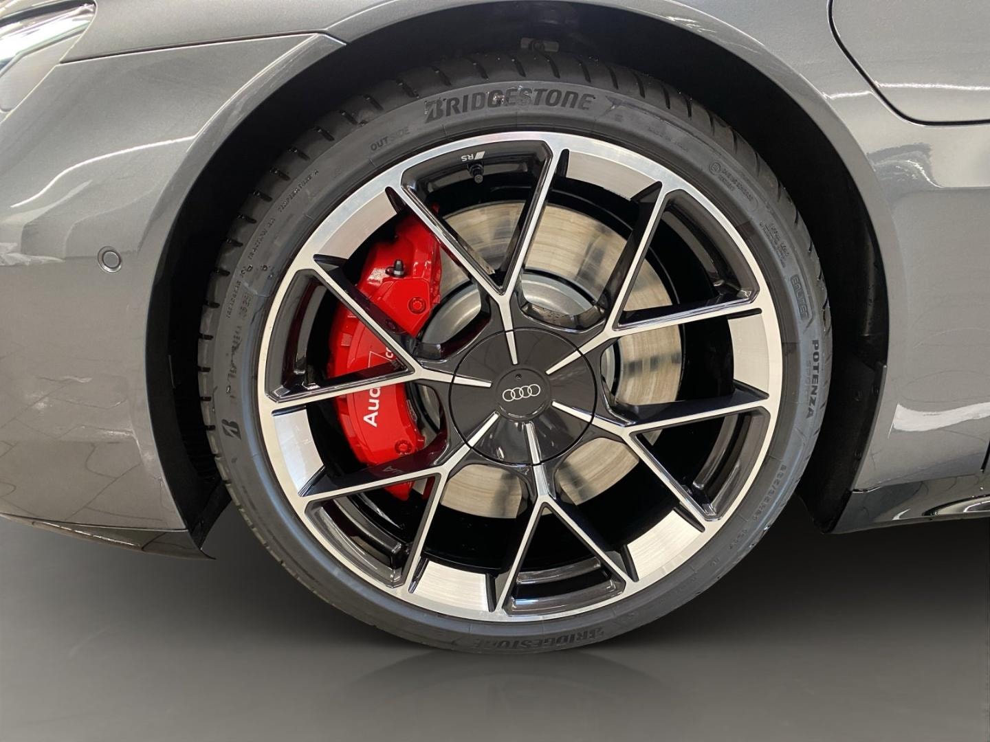 Bild über Audi RS e-tron GT e-tron quattro performance 620 kW - für weitere Informationen kontaktieren Sie den Audi Partner