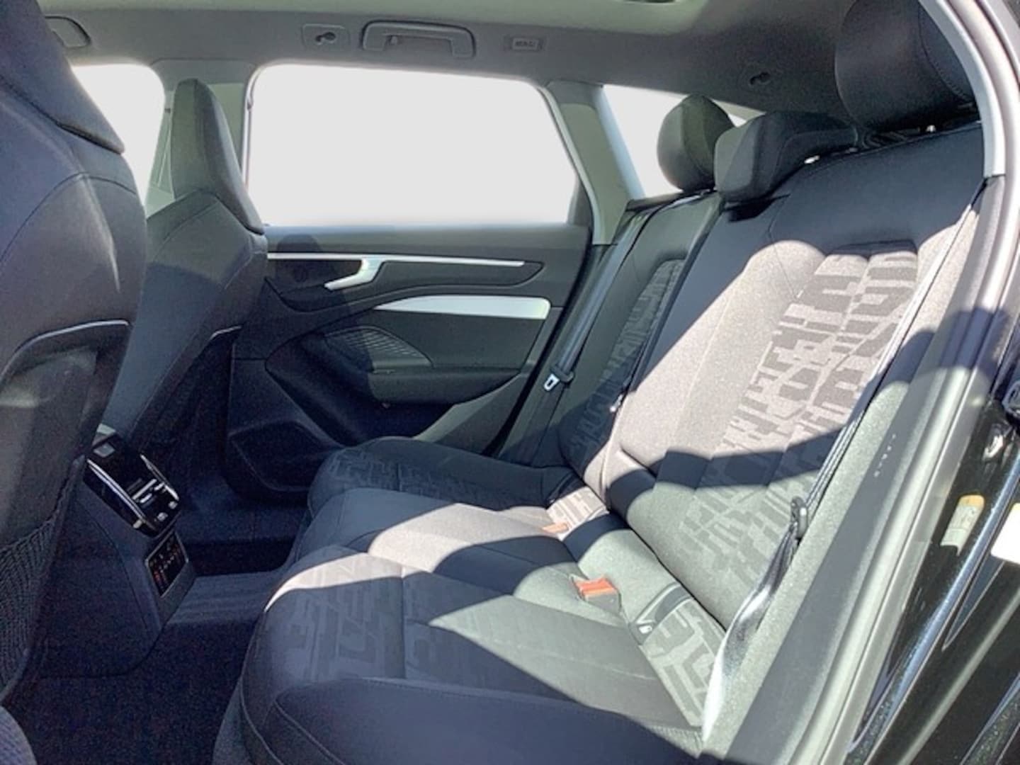 Bild über Audi A6 Avant TDI quattro 150 kW S tronic - für weitere Informationen kontaktieren Sie den Audi Partner