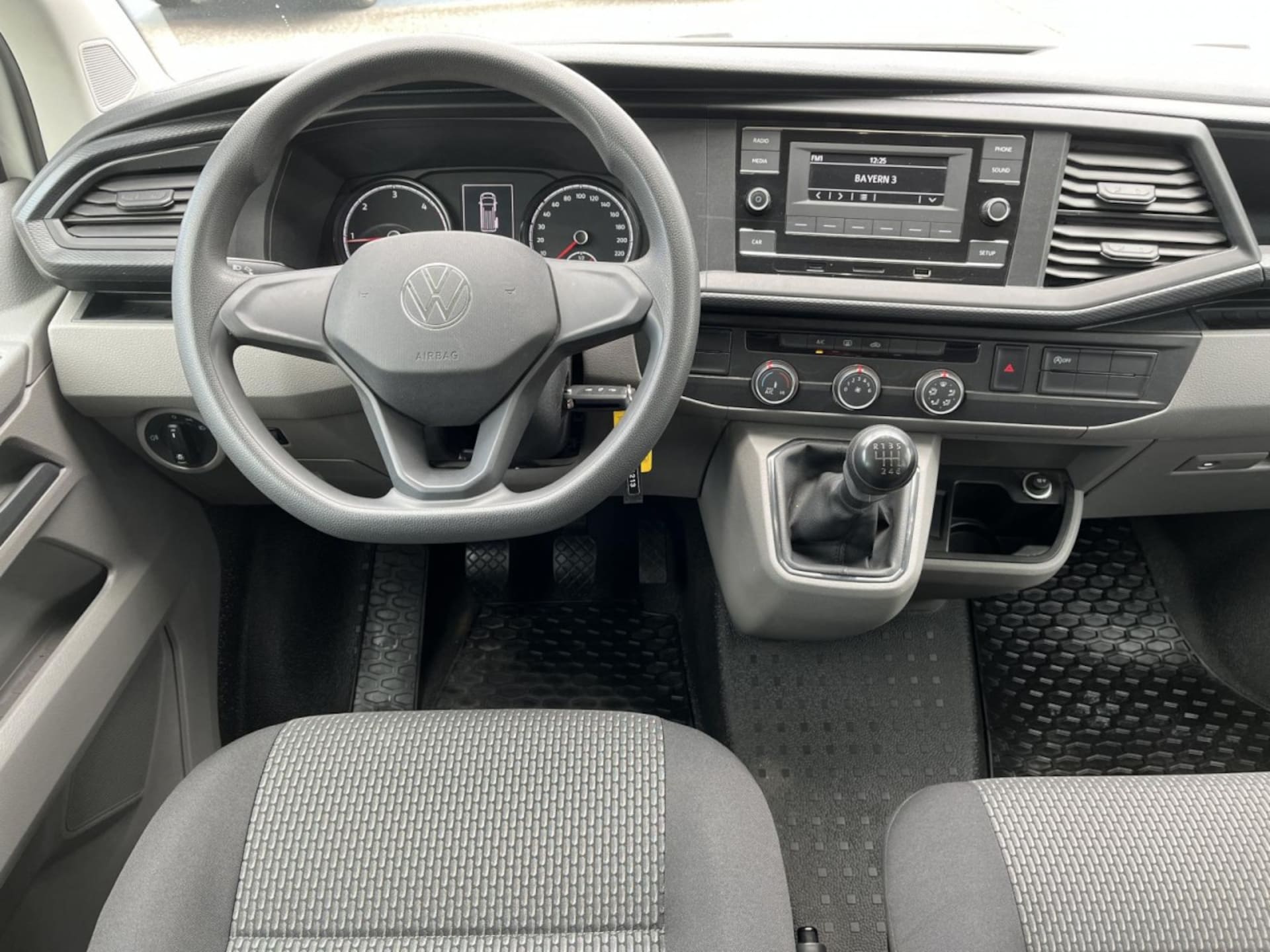 Volkswagen T6.1 Transporter Kombi kurzer Radstand