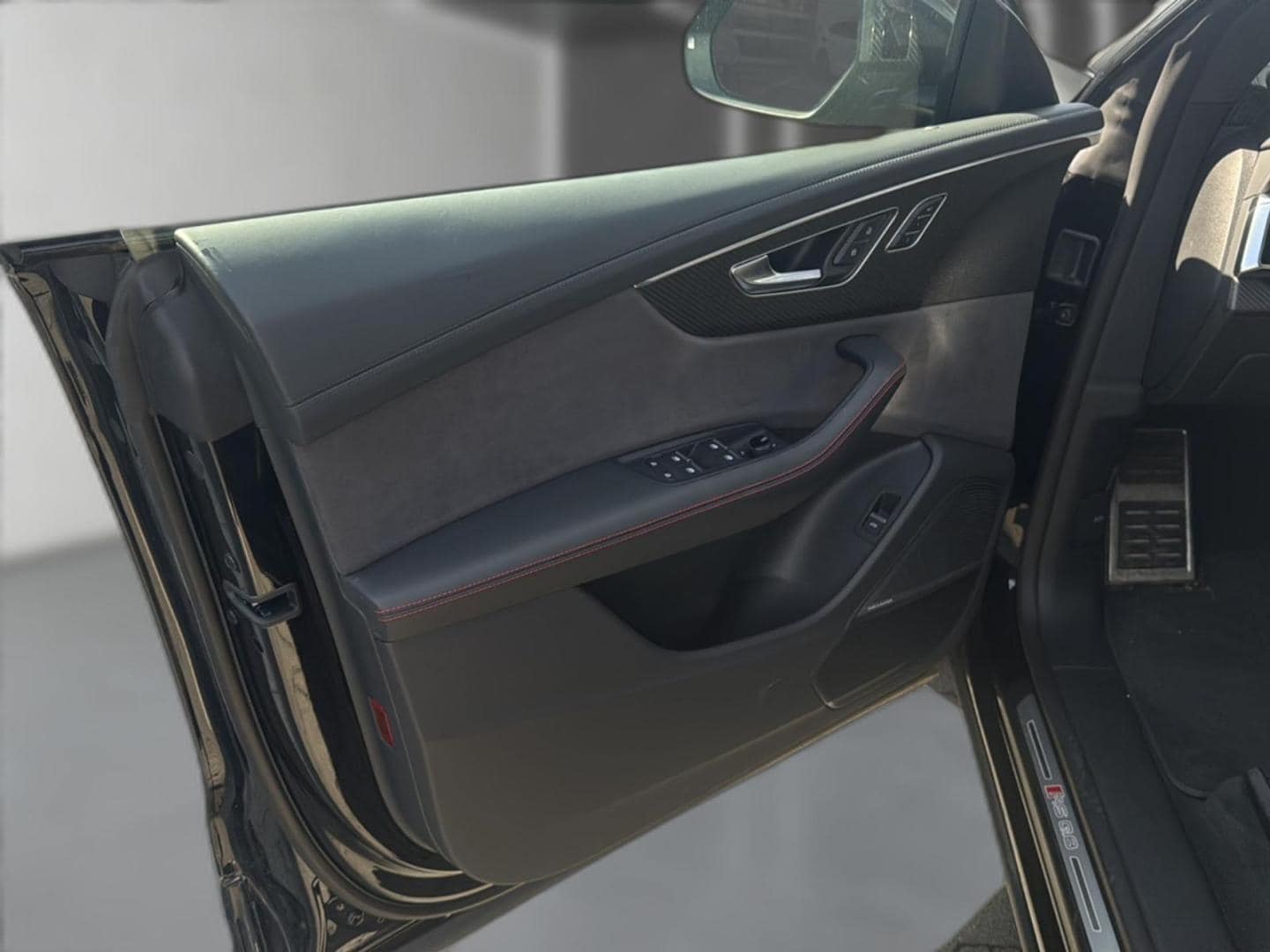Bild über Audi RS Q8 TFSI quattro tiptronic - für weitere Informationen kontaktieren Sie den Audi Partner