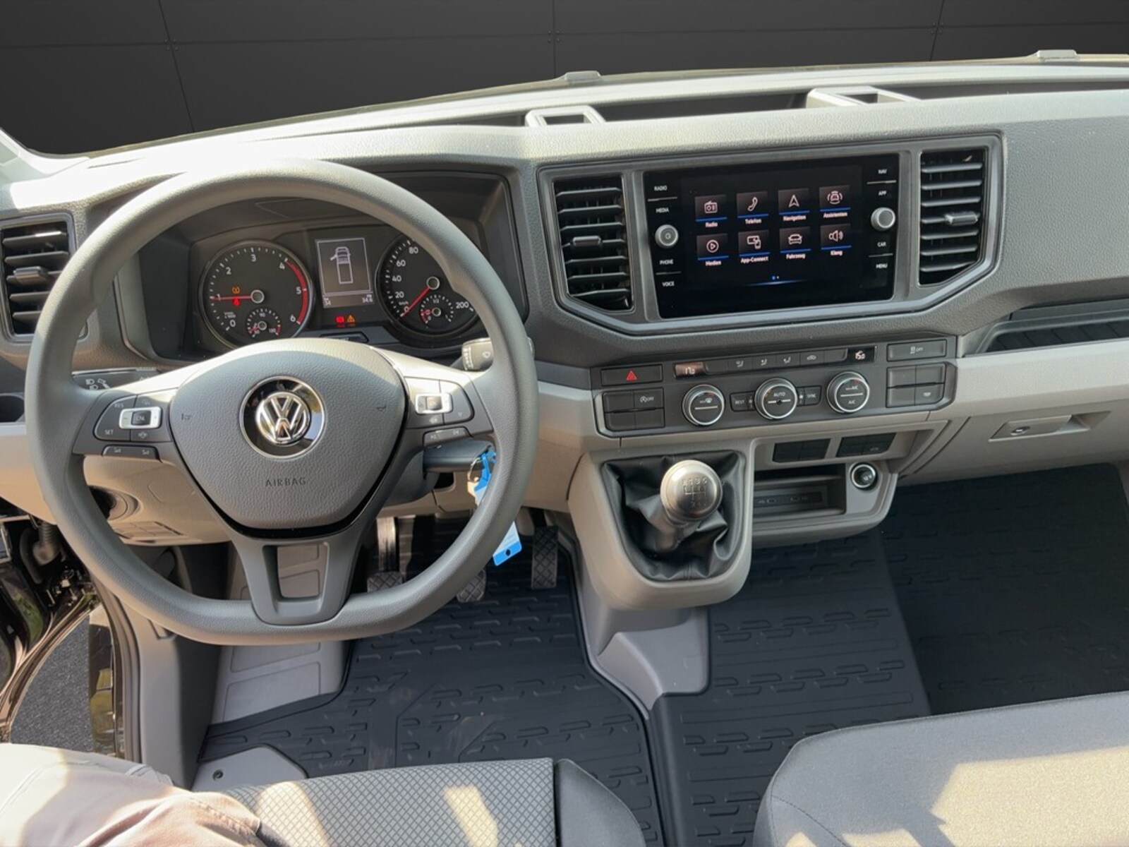 Volkswagen Crafter Einzelkabine langer Radstand – Bild 10