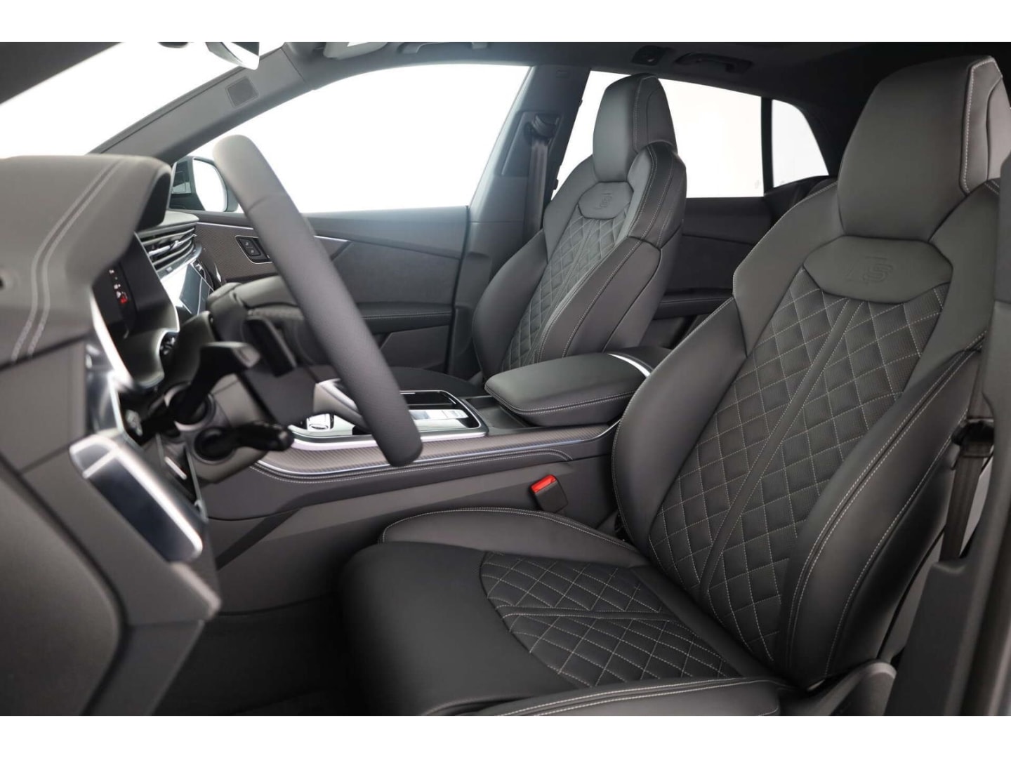 Bild über Audi Q8 SUV TFSI e S line business TFSI e quattro 360 kW tiptronic - für weitere Informationen kontaktieren Sie den Audi Partner