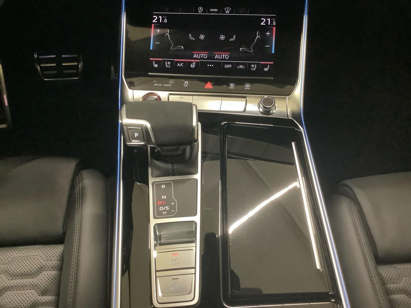 Bild über Audi RS 6 Avant performance quattro tiptronic - für weitere Informationen kontaktieren Sie den Audi Partner