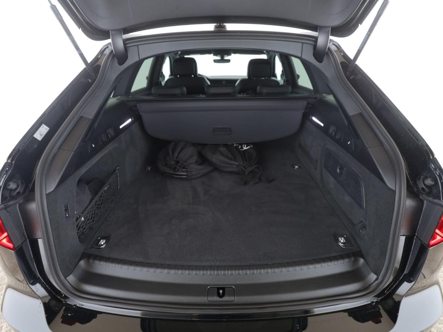 Bild über Audi A6 Avant TFSI e S line 55 TFSI e quattro S tronic - für weitere Informationen kontaktieren Sie den Audi Partner