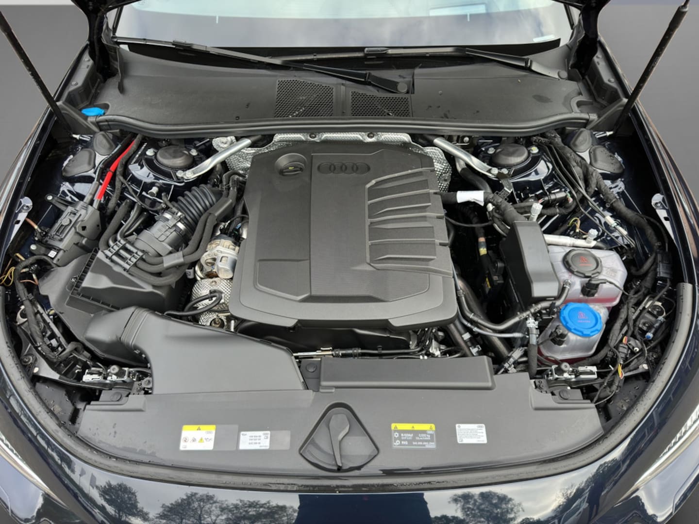 Bild über Audi A5 Avant TDI 150 kW S tronic - für weitere Informationen kontaktieren Sie den Audi Partner