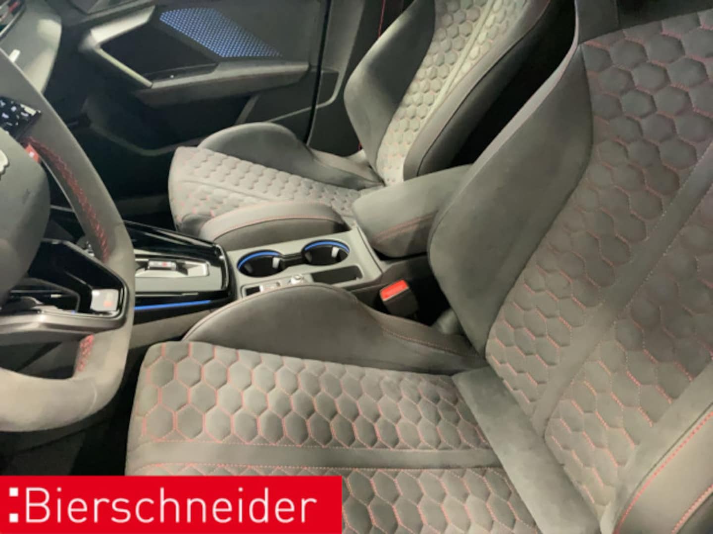 Bild über Audi RS 3 Sportback TFSI quattro S tronic - für weitere Informationen kontaktieren Sie den Audi Partner