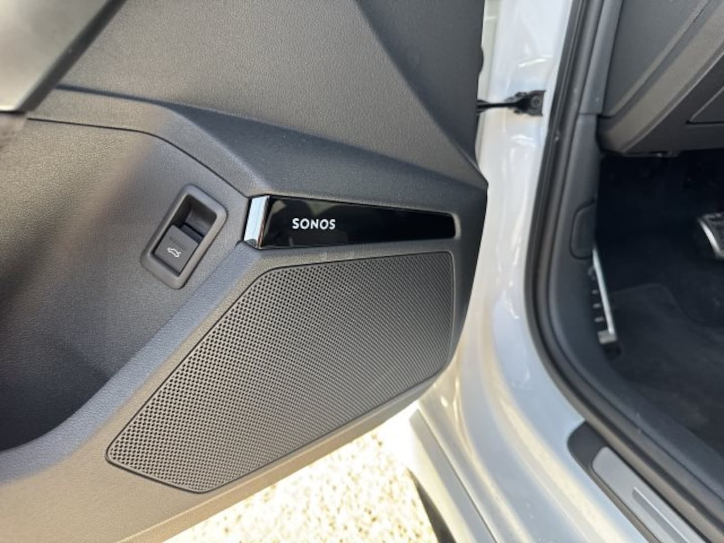 Bild über Audi RS 3 Sportback TFSI quattro S tronic - für weitere Informationen kontaktieren Sie den Audi Partner