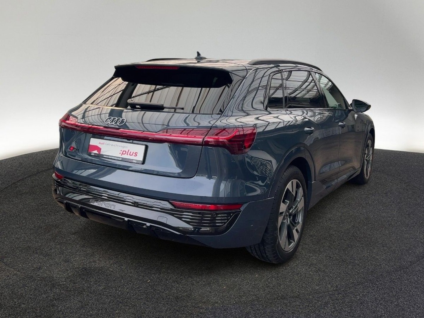 Bild über Audi Q8 e-tron S line 50 e-tron quattro - für weitere Informationen kontaktieren Sie den Audi Partner